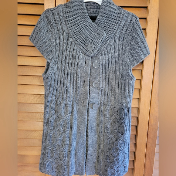 It's Our Time Grey Short Sleeve Sweater Medium - Picture 2 of 6